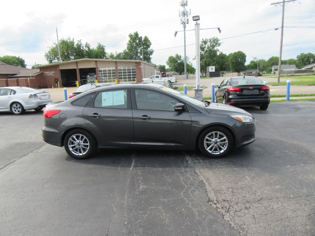 Used 2016 Ford Focus SE FWD image 3