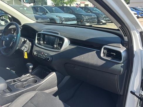 Used 2020 Kia Sorento AWD V6 image 18