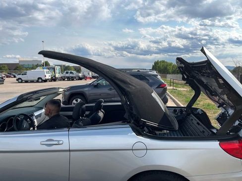 Used 2010 Chrysler Sebring Touring image 3