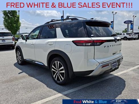 Used 2024 Nissan Pathfinder Platinum w/ Cargo Package AWD/4WD image 7
