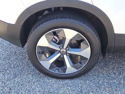 Used 2024 Volvo XC40 B5 Plus w/ Climate Package AWD/4WD image 9