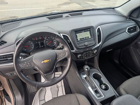 Used 2018 Chevrolet Equinox LT image 12