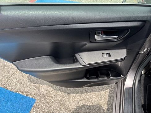 Used 2015 Toyota Camry SE FWD image 19