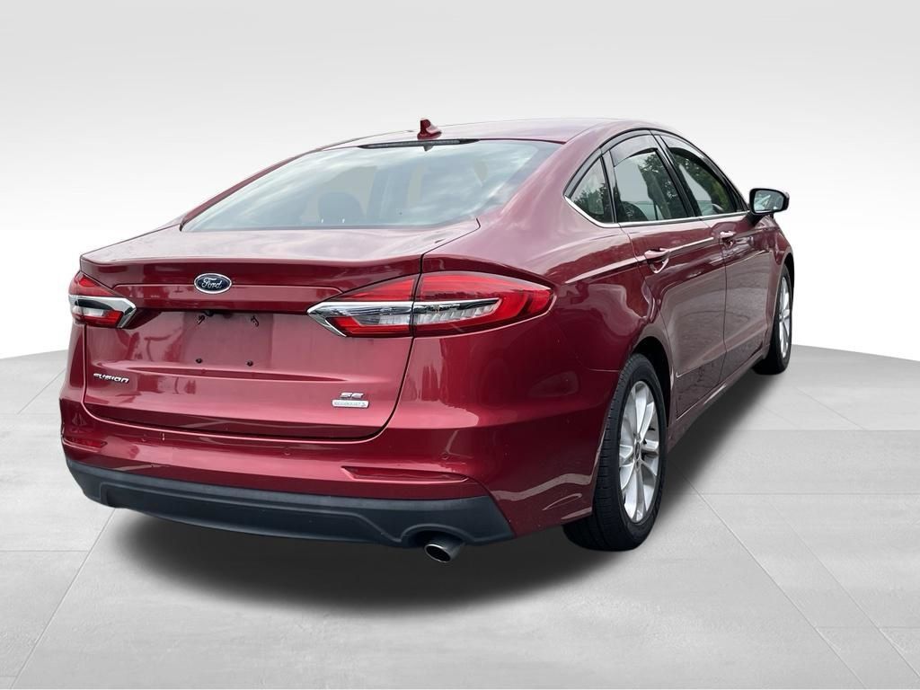 Used 2019 Ford Fusion SE FWD image 4