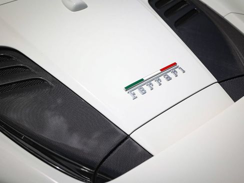 Used 2021 Ferrari F8 Tributo RWD image 20