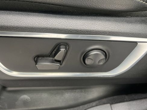 Used 2025 RAM 1500 Laramie AWD/4WD image 12