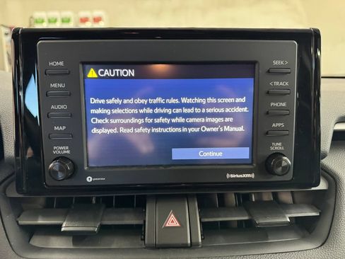 Used 2021 Toyota RAV4 LE AWD/4WD image 20