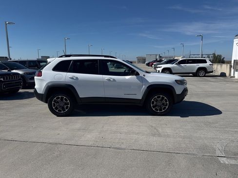 Used 2022 Jeep Cherokee Trailhawk image 4