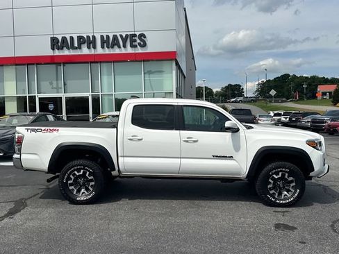 Used 2020 Toyota Tacoma TRD Off-Road AWD/4WD image 2