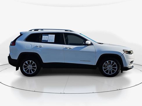 Used 2019 Jeep Cherokee Latitude Plus w/ Comfort/Convenience Group FWD image 4