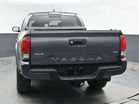 Used 2019 Toyota Tacoma TRD Sport image 9