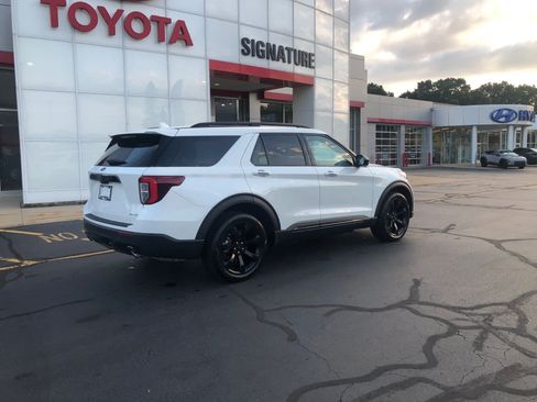 Used 2024 Ford Explorer ST-Line w/ Class IV Trailer Tow Package AWD/4WD image 2