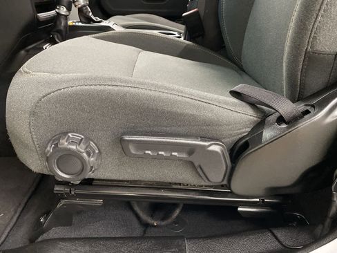 Used 2024 Jeep Wrangler Sahara image 14