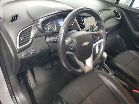 Used 2018 Chevrolet Trax LT w/ LT Convenience Package image 11