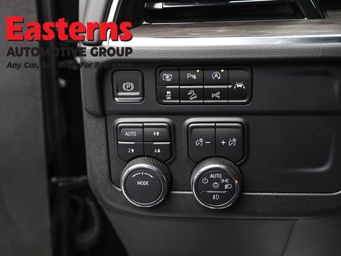 Used 2025 Chevrolet Suburban Z71 AWD/4WD image 22