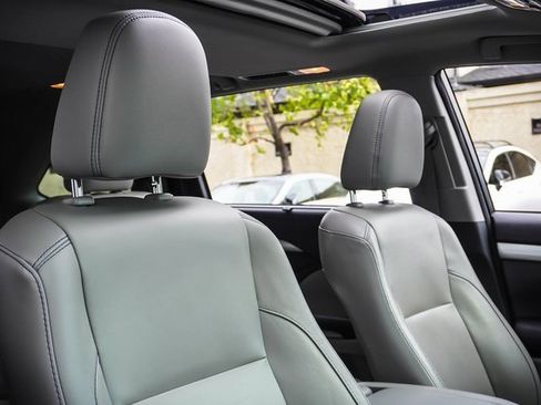 Used 2016 Toyota Highlander XLE image 24