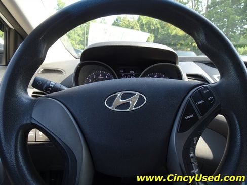 Used 2014 Hyundai Elantra SE FWD image 19