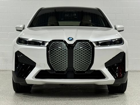 Used 2023 BMW iX xDrive50 w/ Premium Package AWD/4WD image 3