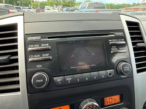 Used 2014 Nissan Frontier SV w/ SV Value Truck Package AWD/4WD image 8