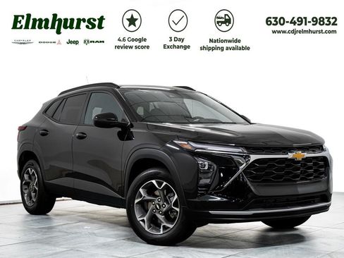 Used 2024 Chevrolet Trax LT w/ Sunroof Package FWD image 1