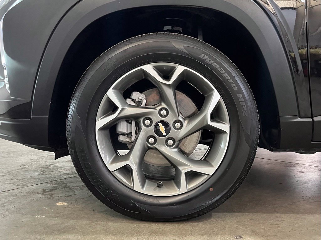 Certified 2025 Chevrolet Trax LT w/ LT Convenience Package FWD image 16