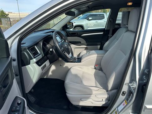 Used 2018 Toyota Highlander LE image 13