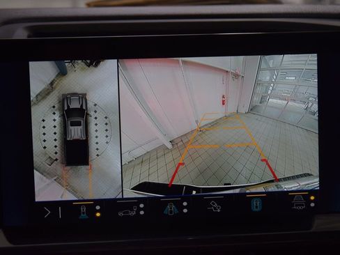 Used 2024 Chevrolet Silverado 2500 High Country w/ Technology Package image 56