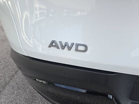 Certified 2025 Nissan Murano SV AWD/4WD image 11
