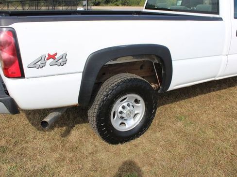 Used 2006 Chevrolet Silverado 2500 W/T w/ Heavy-Duty Power Package image 6