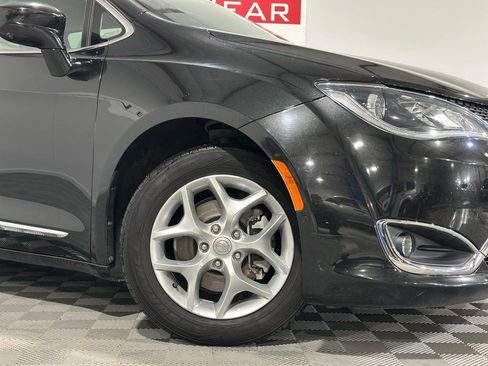 Used 2017 Chrysler Pacifica Touring-L Plus w/ Advanced Safetytec Group image 3