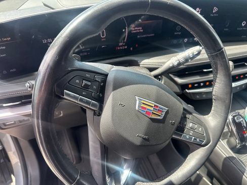 Used 2024 Cadillac XT4 Premium Luxury w/ Technology Package FWD image 17
