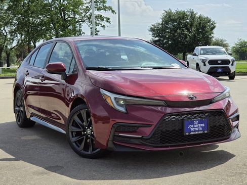 Used 2024 Toyota Corolla SE FWD image 2