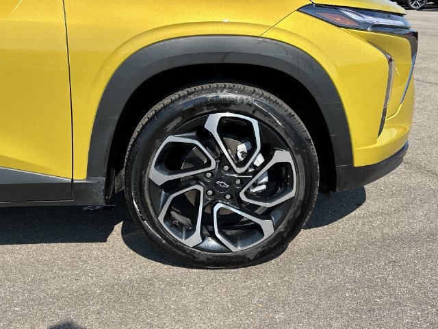 Used 2025 Chevrolet Trax RS w/ Sunroof Package FWD image 15