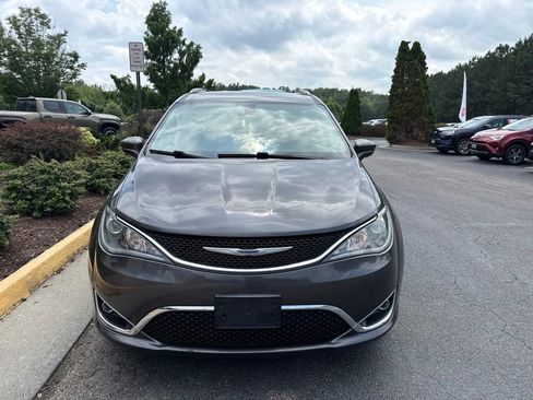 Used 2020 Chrysler Pacifica Touring-L FWD image 8