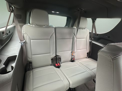 Used 2023 GMC Yukon XL SLT w/ SLT Luxury Package RWD image 22