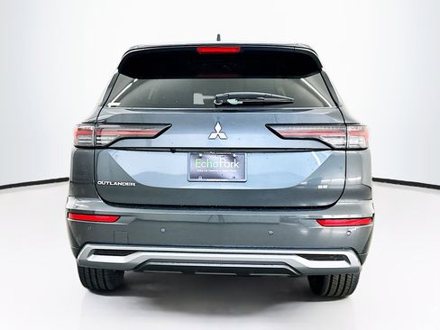 Used 2025 Mitsubishi Outlander SE image 7