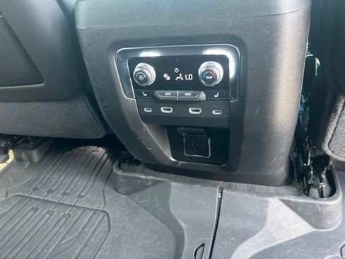 Used 2024 GMC Yukon Denali Ultimate AWD/4WD image 25