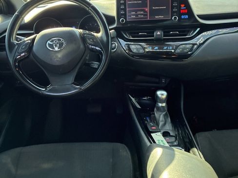 Used 2019 Toyota C-HR XLE FWD image 7