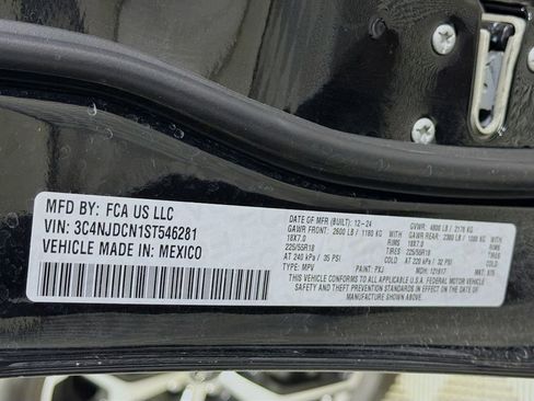 Used 2025 Jeep Compass Limited image 33