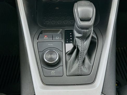 Used 2021 Toyota RAV4 XLE w/ Convenience Package AWD/4WD image 16