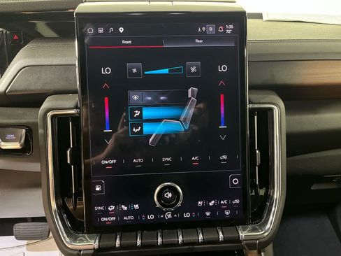 Used 2025 GMC Yukon Denali AWD/4WD image 21