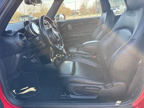 Used 2019 MINI Cooper S w/ Signature Upholstery Package image 10