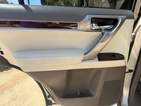 Used 2014 Lexus GX 460 w/ Premium Package AWD/4WD image 11