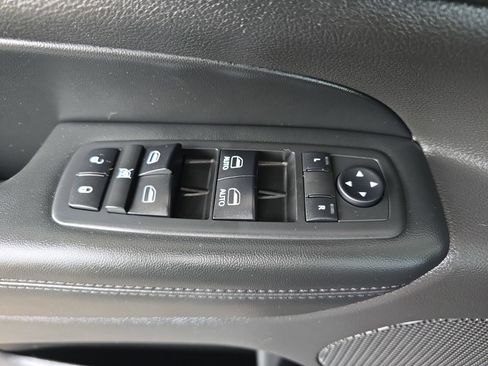 Used 2018 Jeep Grand Cherokee Altitude AWD/4WD image 31