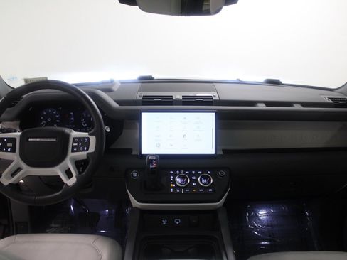 Used 2023 Land Rover Defender 130 SE image 40