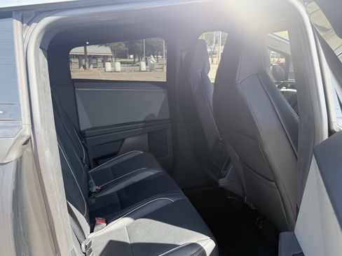 Used 2025 Tesla Cybertruck AWD Crew Cab image 38