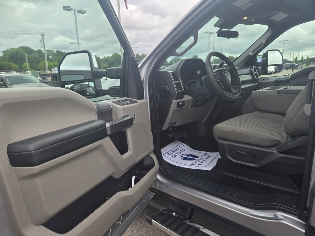 Used 2022 Ford F250 XLT w/ XLT Premium Package RWD image 6