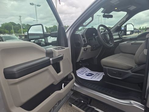 Used 2022 Ford F250 XLT w/ XLT Premium Package RWD image 6
