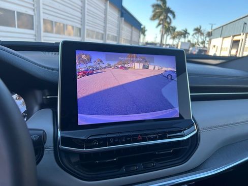 Used 2024 Jeep Compass Limited image 11