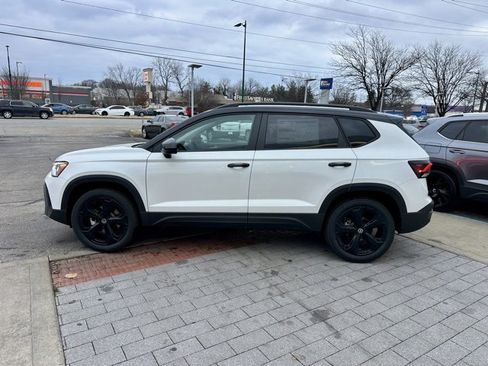 New 2026 Volkswagen Taos SE image 4